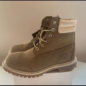 TIMBERLAND Grey and white boots
